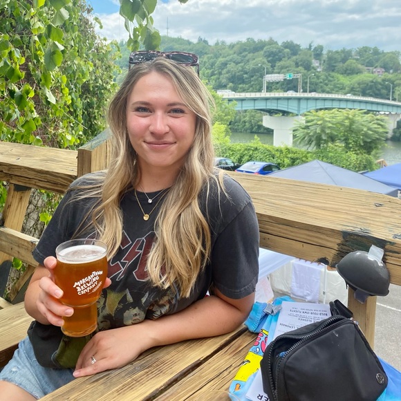 Meet your Posher, Emily - Picture 2 of 2